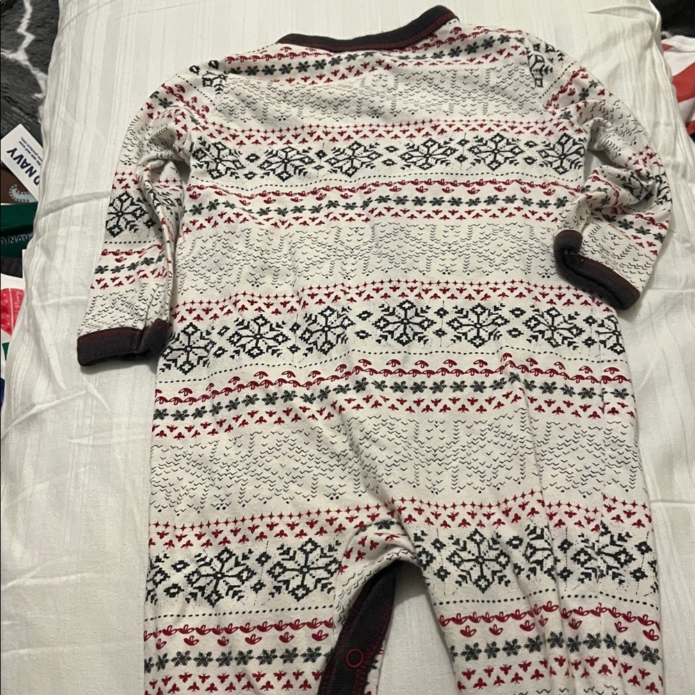 Winter Button-Up onesie - Picture 3 of 3